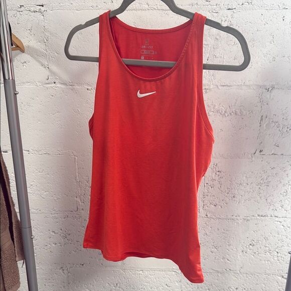 Nike Women's Red Tank Top - Size Medium Slim Fit - Never Worn - Open Back - Picture 1 of 2